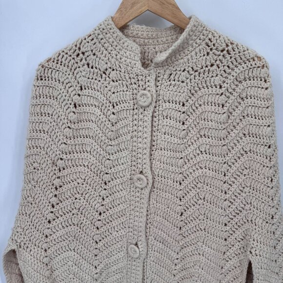 1960 VTG Hand Knit Shawl Poncho Sweater Womens One Size Chunky Button Fringe - Picture 2 of 6